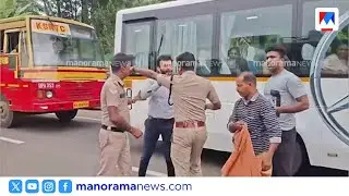 'അടിക്കല്ലേ'; നടുറോഡിൽ യുവാവിന്റെ പരാക്രമം; ഹെൽമെറ്റ് കൊണ്ട് മർദിച്ചു | Pandalam