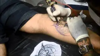 Daniel Kenji - Tatuando  a Coruja do Paulo
