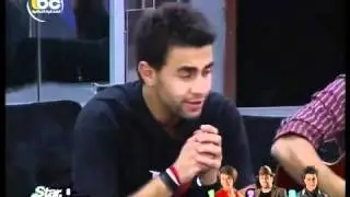 أغنيه أحمد عزت لمنه فى جلسه الاغانى.FLV