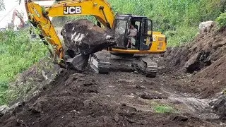 JCB Excavator VS Big Stones-Excavator Widening Hilly Road