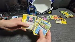 Wir packen die Pikachu V Kollektion und Heiteira Pokemon Tin Box aus