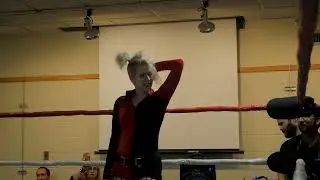 Cosplay Pro Wrestling: Harley Quinn vs Mario