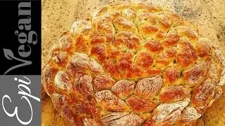 GORGEOUS Garlic and Herb Tear and Share Bread