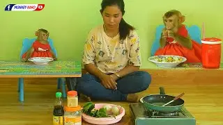 Master Chef Baby Monkey LUNA Cooking Stir Fried Egg With Pak Choi Recipe