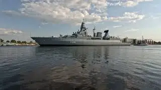 Deutsche Marine Fregatte Hamburg verlässt Ems-Jade Kanal in Wilhelmshaven