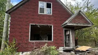 Urban Decay in #Detroit - Abandoned Home off Chene #houses #urbandecay