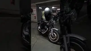 My first kickstarter motorcycle - Yamaha SR400 🥴
