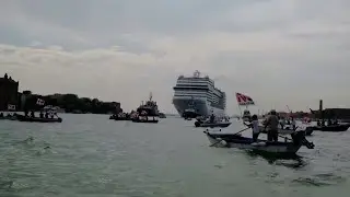 Cruise ship leaves Venice amid protest