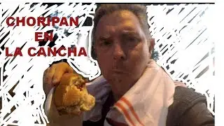 COMIENDO UN CHORIPAN EN LA CANCHA