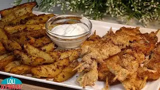 BROCHETAS DE CALAMAR CON PATATAS GAJO EN FREIDORA DE AIRE. Todo hecho al mismo tiempo y muy f&aacute;cil.