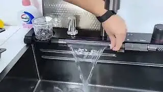 Multifunctional accessory demonstration (basket, chopping board)Is a sink just a sink anymore? #sink