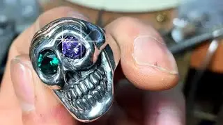Customize the Skull Ring with Emerald
