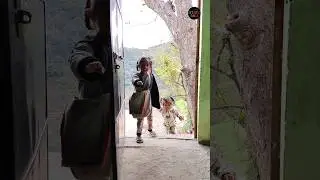 1st Centre | Kids coming in the classroom | Free Education For Underprivileged kids Since 2019