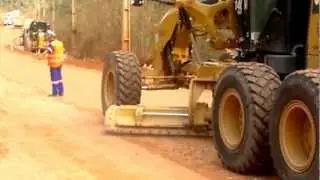 ACABAMENTO DE BASE NO SALOBO OP. É CARLOS O MALA