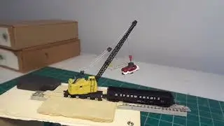 Z scale motorized Ohio DE locomotive crane with magnet.