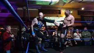 Джастин Ньюхук против Эндрю Лава &mdash; PWU в Propeller Arcade &mdash; 2 ноября 2025 г. &mdash; Maritime Wrestling