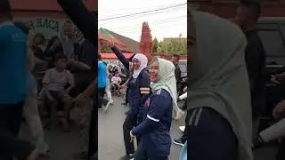 Ning Ita dan Bu Khofifah Ikut Gerak Jalan Mojokerto Surabaya #pilkada2024 #pilkadakotamojokerto