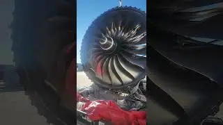 BOEING 787 DREAMLINER ROLLS-ROYCE TRENT 1000 ENGINE UP CLOSE