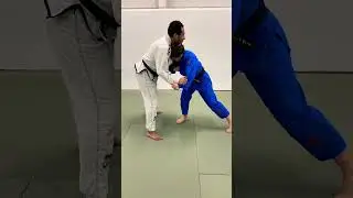 Powerful double sleeve grip break 💥