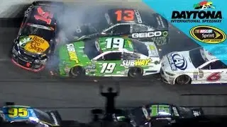 Tony Stewart wrecks late at Daytona