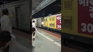 16339/ Mumbai Csmt - Nagercoil Express Arriving At Kalyan Junction. #train