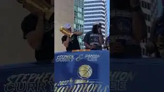 Steph used the Finals MVP trophy as a pillow 😴
