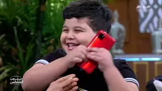 موتنا من الضحك على رد فعل الطفل تيم لما شاف هدية منى الشاذلي