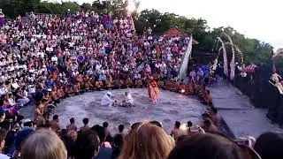 Maxine Bali Uluwatu Tari Kecak  2018(3)