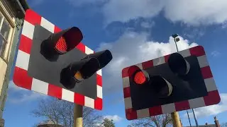 *higher pitched alarm* Hale Station Level Crossing, Greater Manchester. | 28.10.25