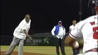 Dusty Baker tiró la primera bola 