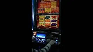 Ловим шарики LUCKY  LADY CHARM