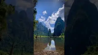 Cheow Lan Lake , Ratchaprapha , National Park Khao Sok , Thailand . February 2023