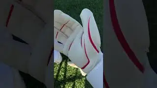 This grip on the snzo #gkunion #goalkeeper #goalkeeping #kronis