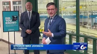 Спикер Палаты представителей США Майк Джонсон посещает Мелалеуку