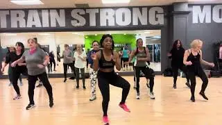 Moving your body helps you maintain mobility at any age #malafama #dannapaola #kompafit #zumba