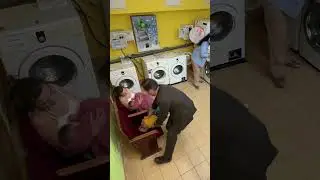 Heartwarming Act: Helping a Tired Mom #shorts