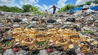Wow a lot of gold jewelry in trash field a girl so lucky found many big treasure