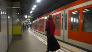 S Bahn Hamburg: Ausfahrt Br 474 in der Station Jungfernstieg
