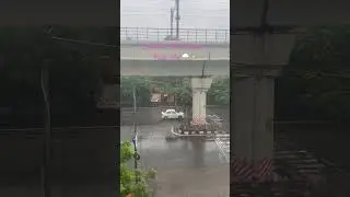 Baarish + Dilli streets = Pure vibe 🌧️✨#baarish #ytshort #shreesolotraveller #song #love