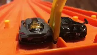 Hot Wheels Koenigsegg Gemera Vs Jesko race!