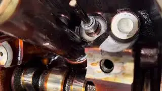 Mitsubishi pajero install valve seals 