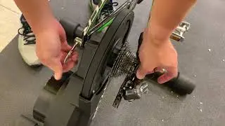 Xplova Noza N1 Tutorial   how to mount your bike on Noza smart trainer