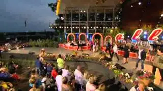 Allsång på Skansen:  Måns Zelmerlöw and All artist - Let Me Entertain You