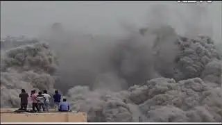 Noida&rsquo;s supertech twin tower demolition video : 29-Aug-2022