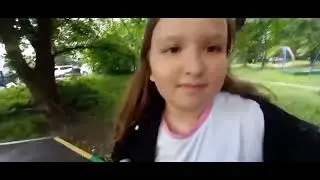 Сташилка. Человек маска в отражении зеркала.