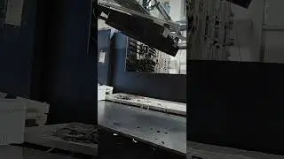 Large-scale seconLarge-scale second-hand injection molding equipment,the boss in need contact me.