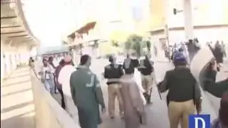 Police shelling on PTI workers at Committee chowk