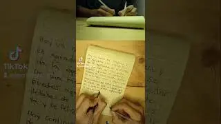 escribiendo con las dos manos