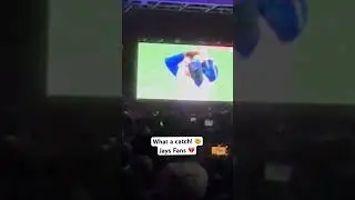What a catch!!! Jays fans reaction 💔 #dodgers #bluejays #worldseries #catch #mlb #toronto #reaction