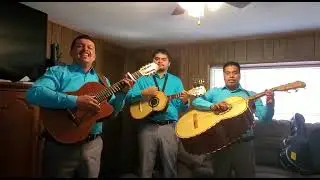 Tr&iacute;o UXC  (canta viv&iacute;a yo sin paz . )